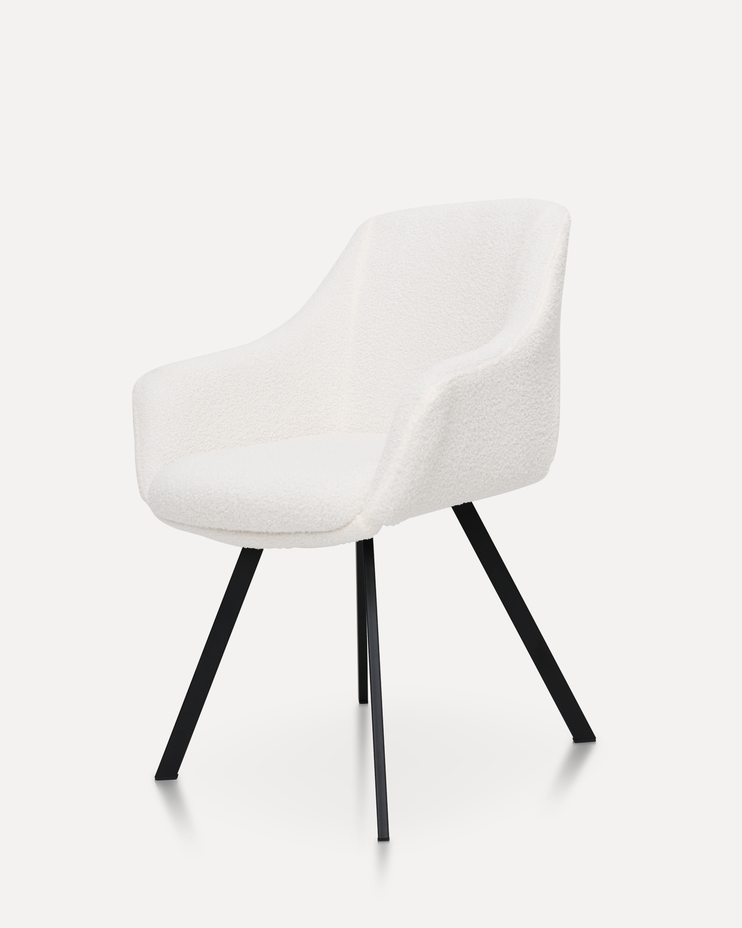 居心地の良い布張りのダイニングチェア