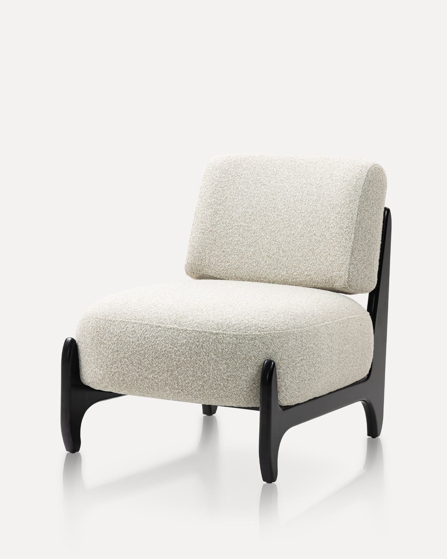 クッション付き居心地の良い木の椅子