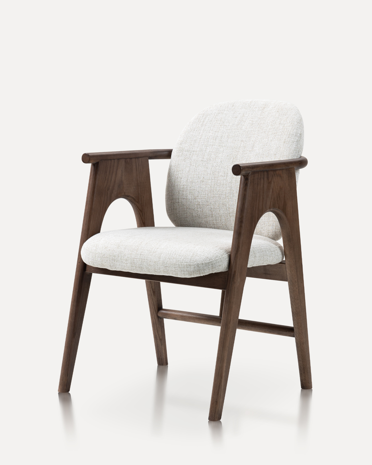 エレガントな布張りの木材椅子