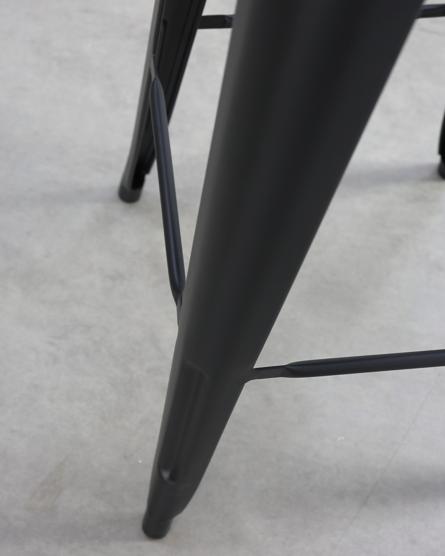 レトロな黒のダイニングデザインチェア レトロな黒のダイニングデザインチェア