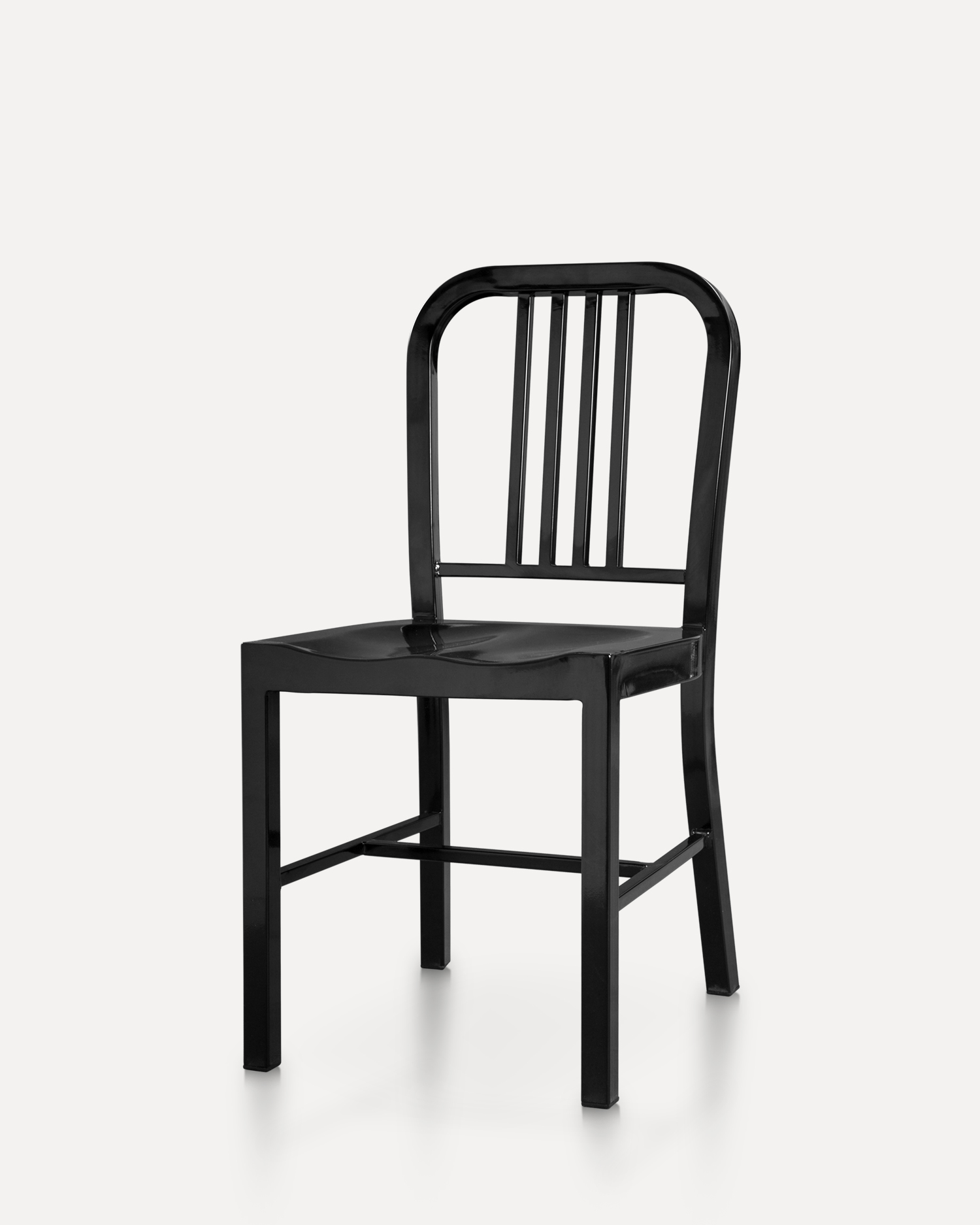 時代を超越したデザインアイアンチェア