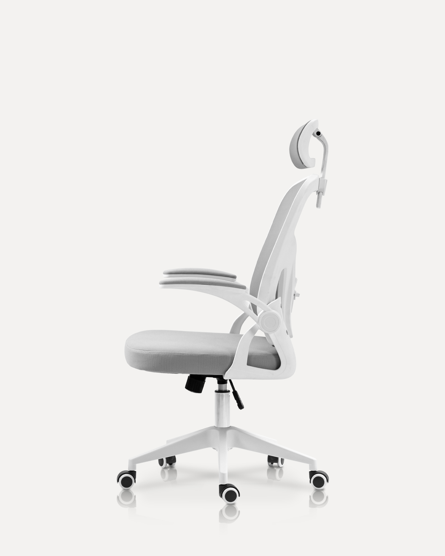 調整可能なアームレストを備えたオフィスチェア 調整可能なアームレストを備えたオフィスチェア